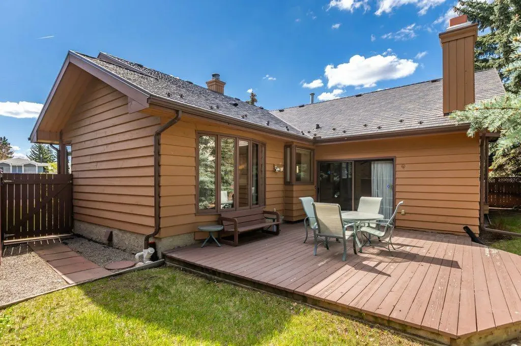 152 Coach Grove Place SW Calgary AB T3H 1J2