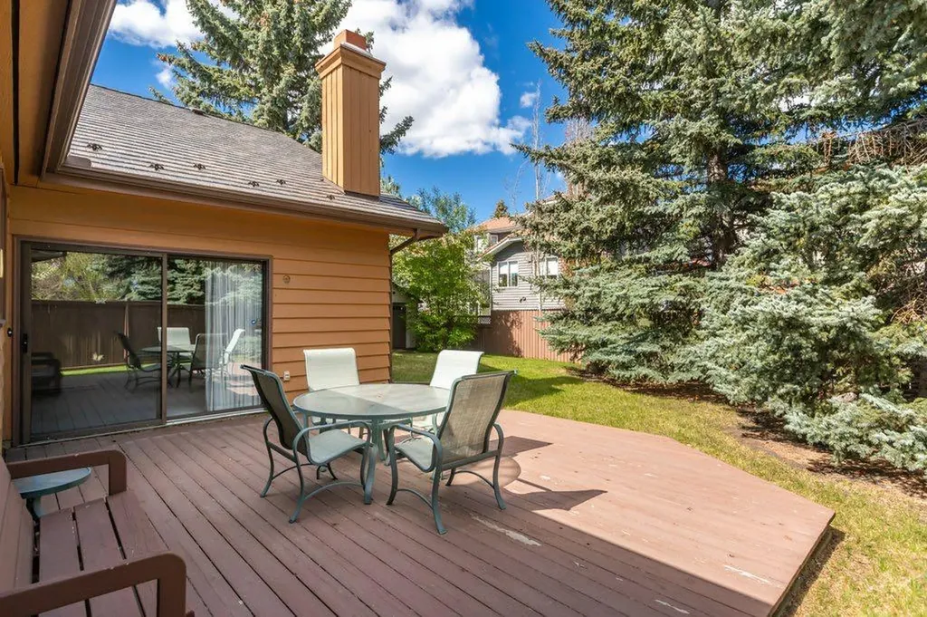 152 Coach Grove Place SW Calgary AB T3H 1J2