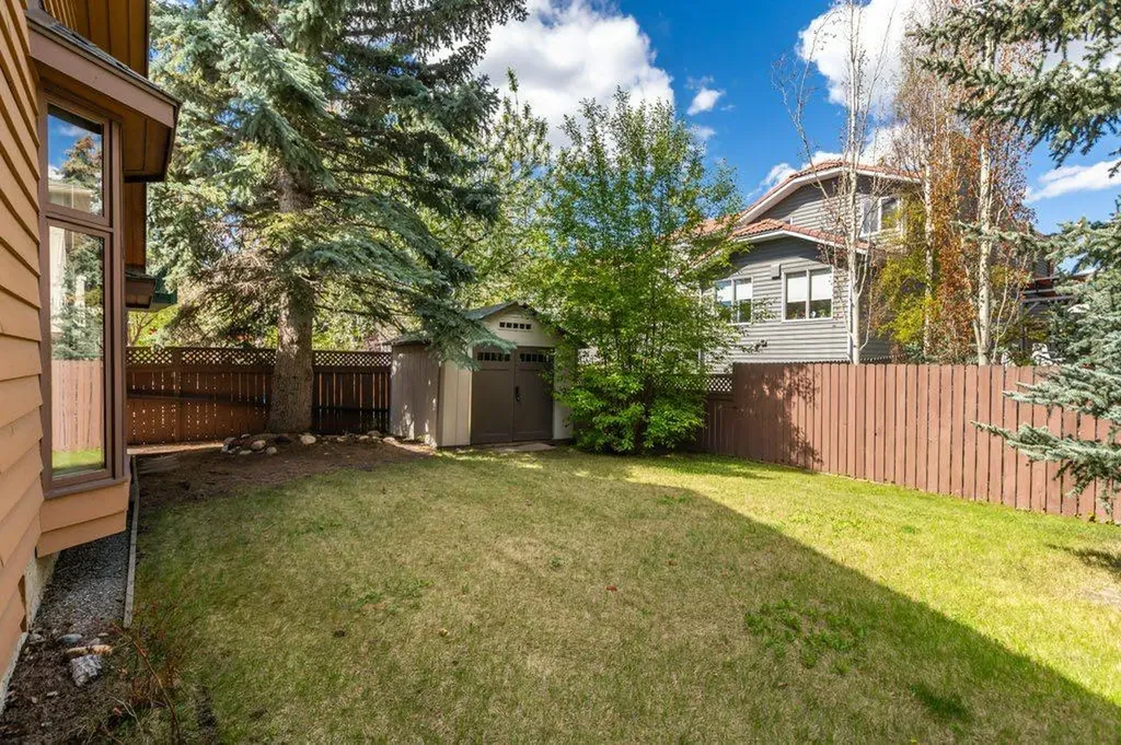152 Coach Grove Place SW Calgary AB T3H 1J2