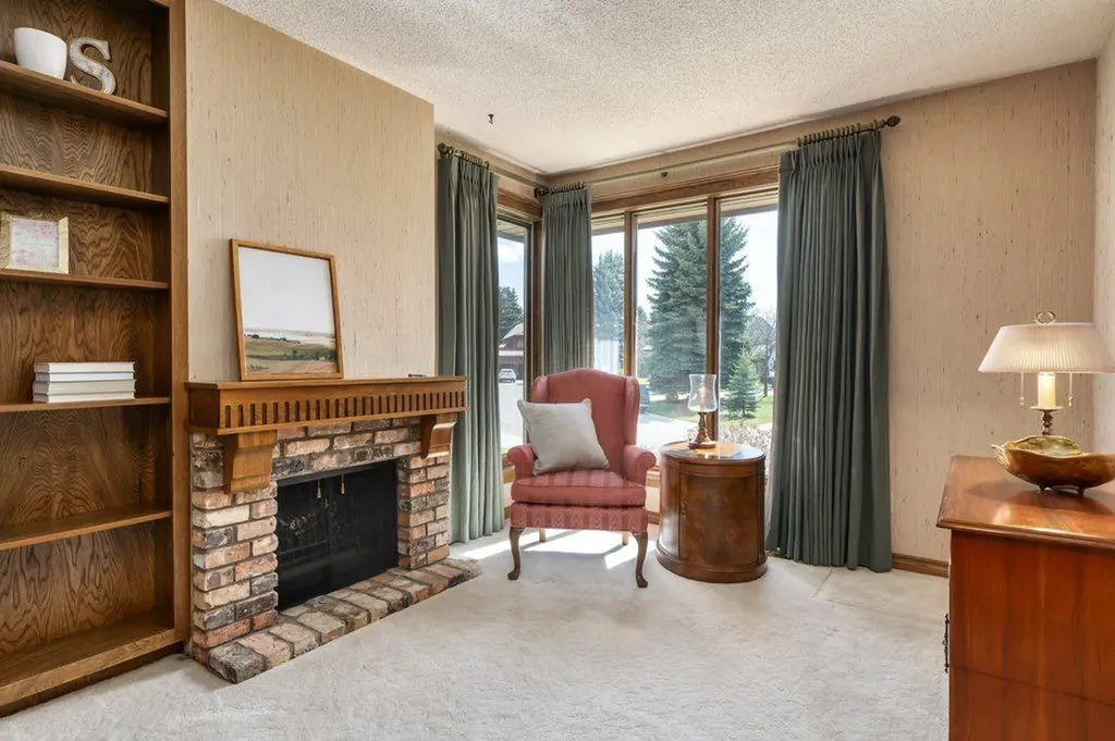152 Coach Grove Place SW Calgary AB T3H 1J2