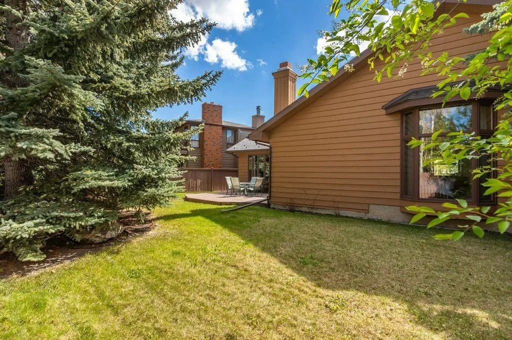 152 Coach Grove Place SW Calgary AB T3H 1J2