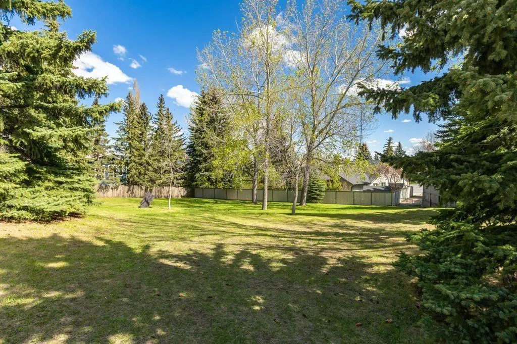152 Coach Grove Place SW Calgary AB T3H 1J2