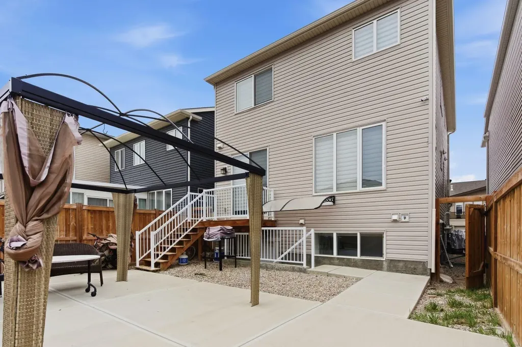 127 Carrington Crescent NW Calgary AB T3P 1R2