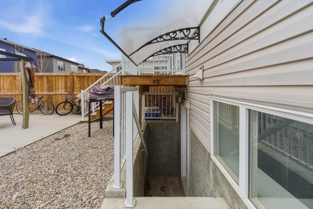 127 Carrington Crescent NW Calgary AB T3P 1R2