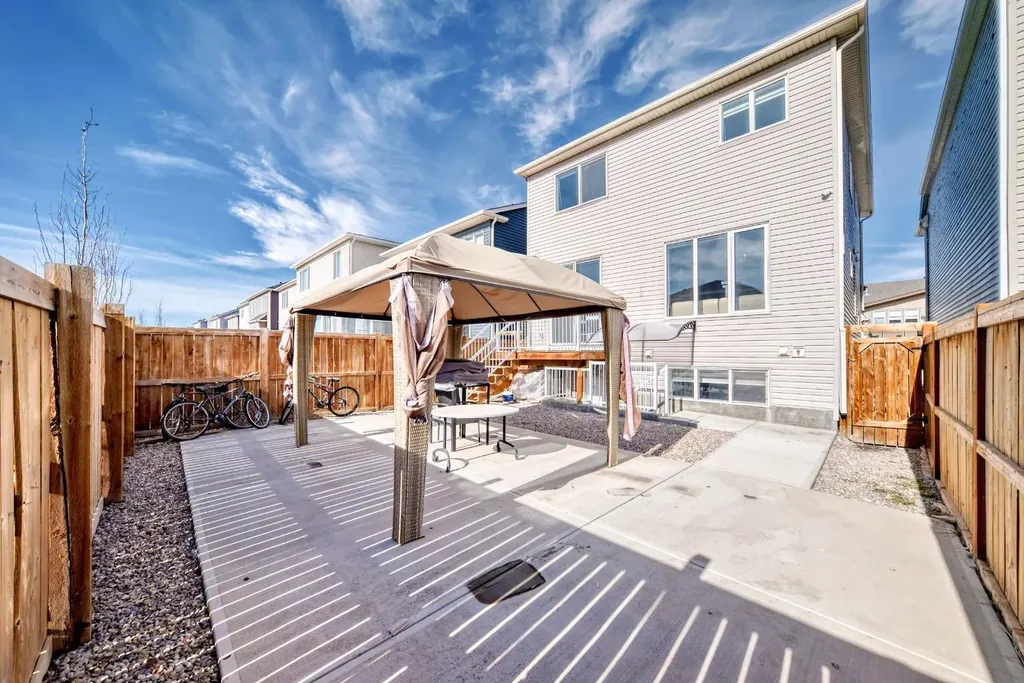 127 Carrington Crescent NW Calgary AB T3P 1R2