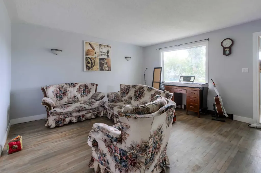 2001 10 Avenue S Lethbridge AB T1K 0B9