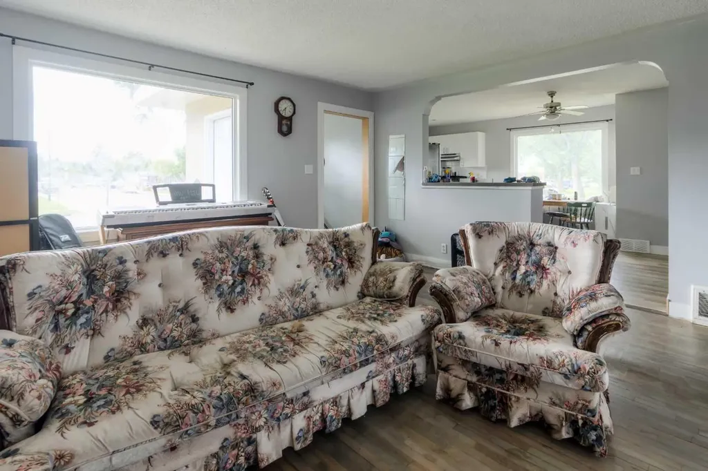 2001 10 Avenue S Lethbridge AB T1K 0B9