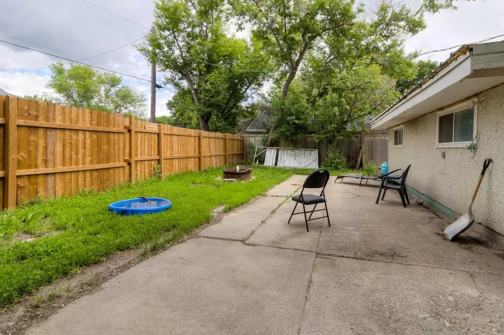 2001 10 Avenue S Lethbridge AB T1K 0B9