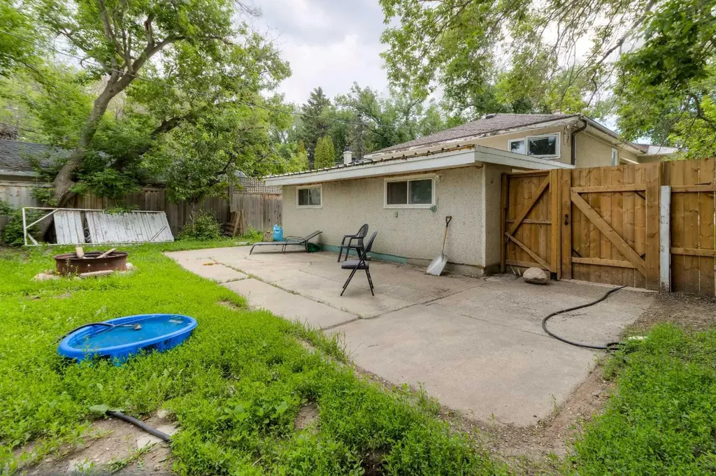 2001 10 Avenue S Lethbridge AB T1K 0B9