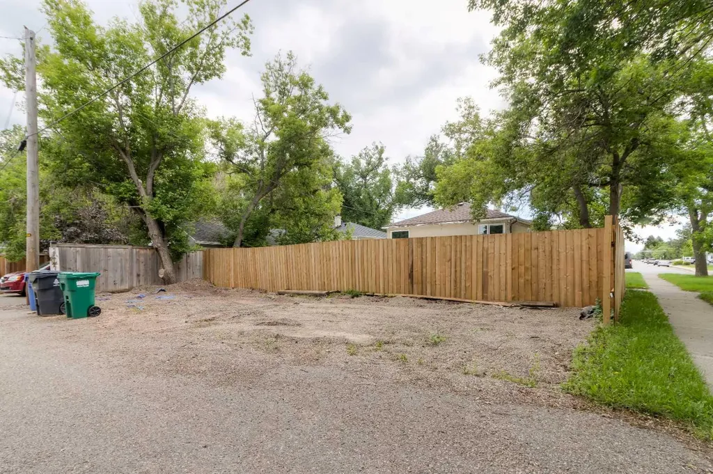 2001 10 Avenue S Lethbridge AB T1K 0B9
