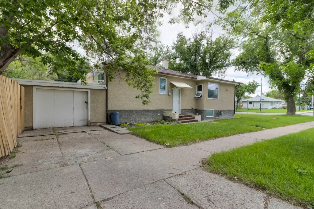 2001 10 Avenue S Lethbridge AB T1K 0B9