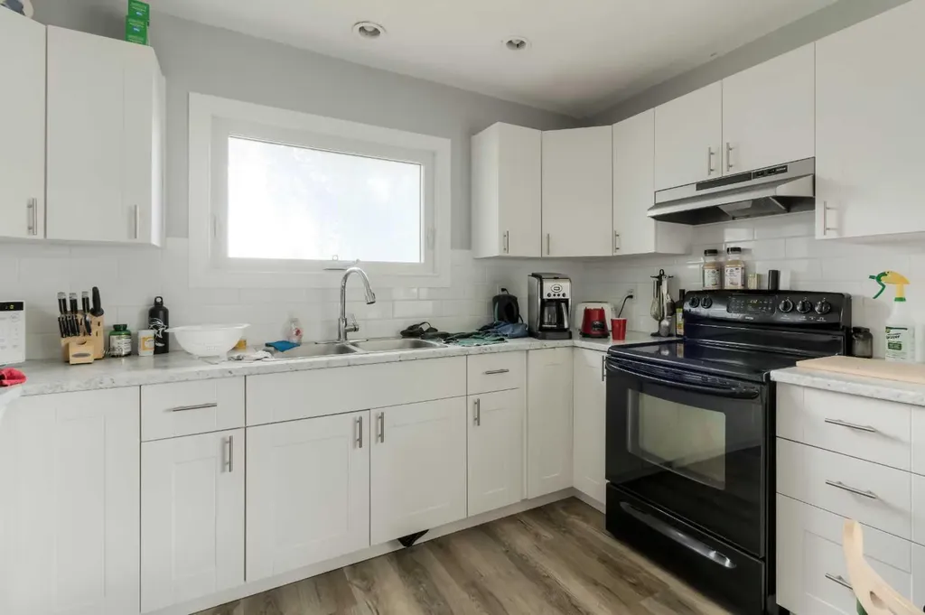2001 10 Avenue S Lethbridge AB T1K 0B9