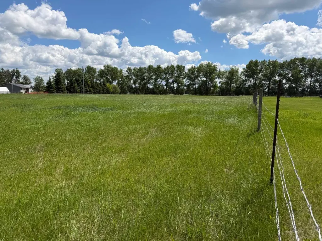 On Township Road 432 Rural Ponoka County AB T4J 1R2