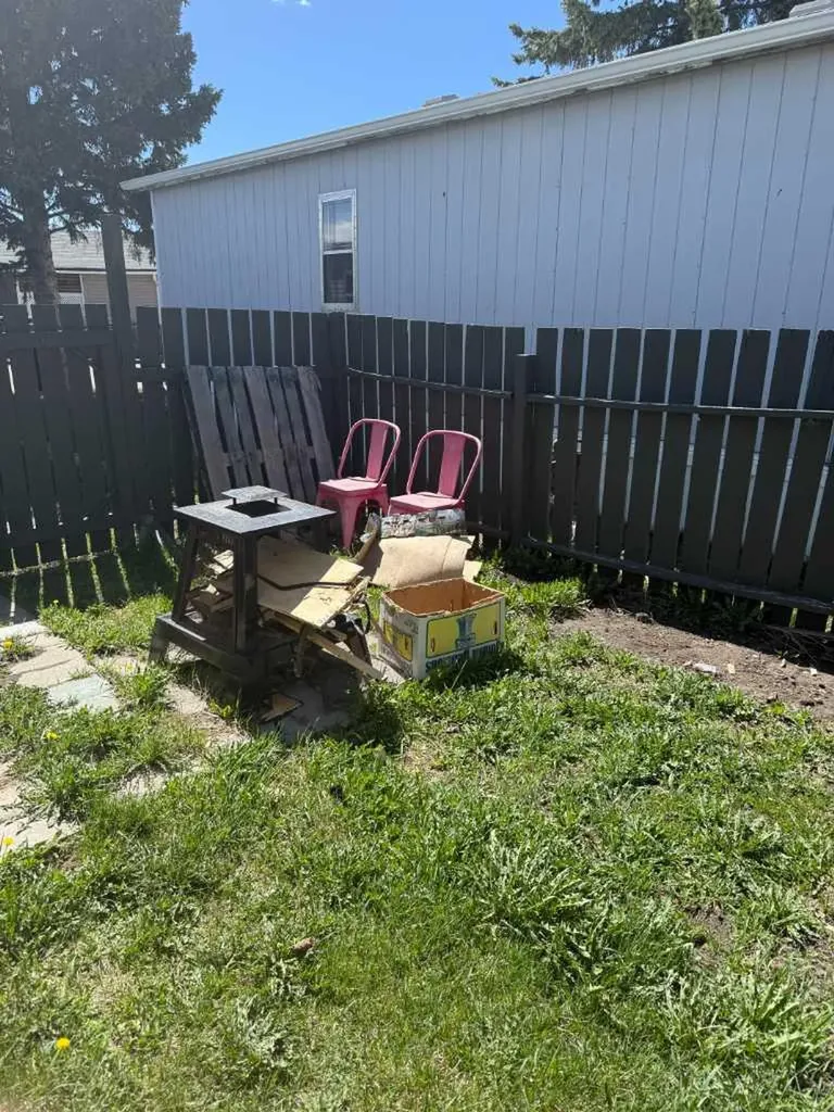 3223 83 Street NW Calgary AB T3B 5N5