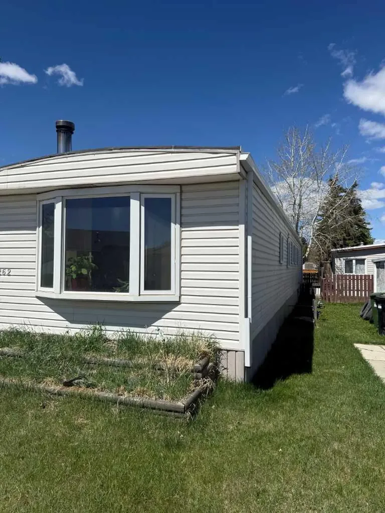 3223 83 Street NW Calgary AB T3B 5N5