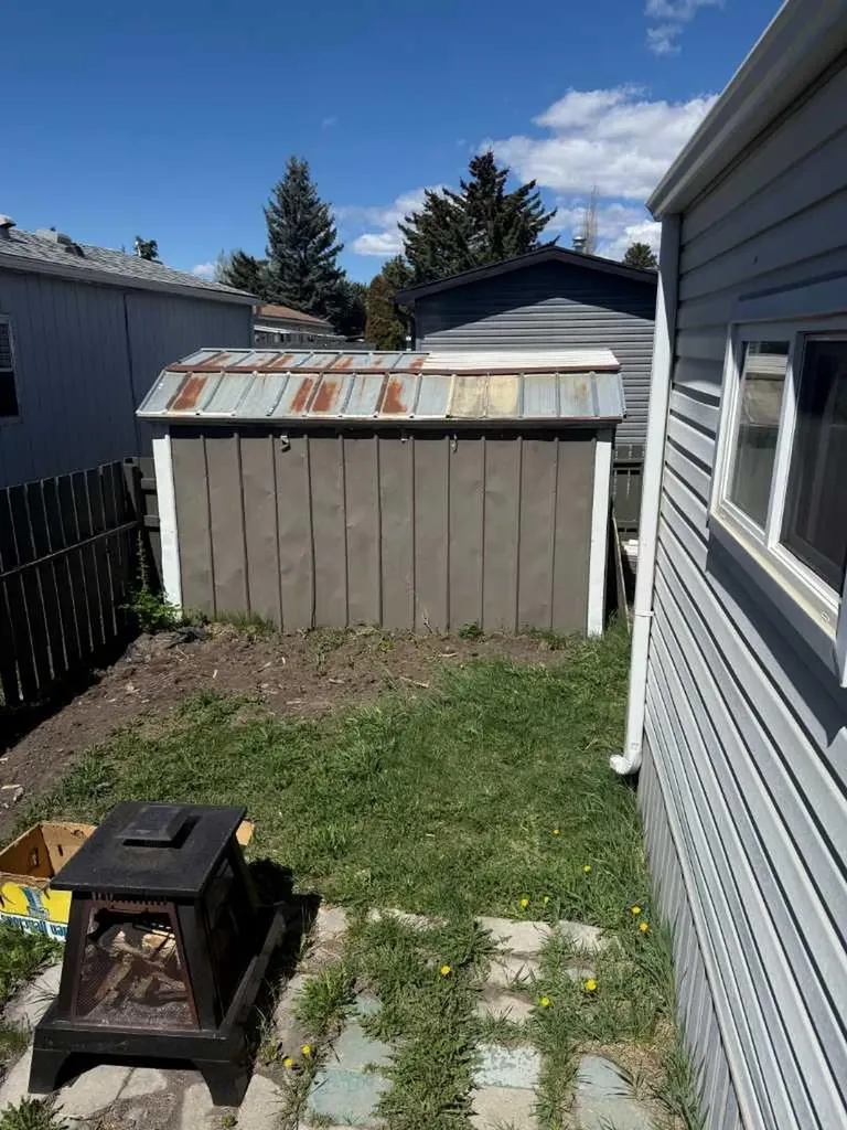 3223 83 Street NW Calgary AB T3B 5N5