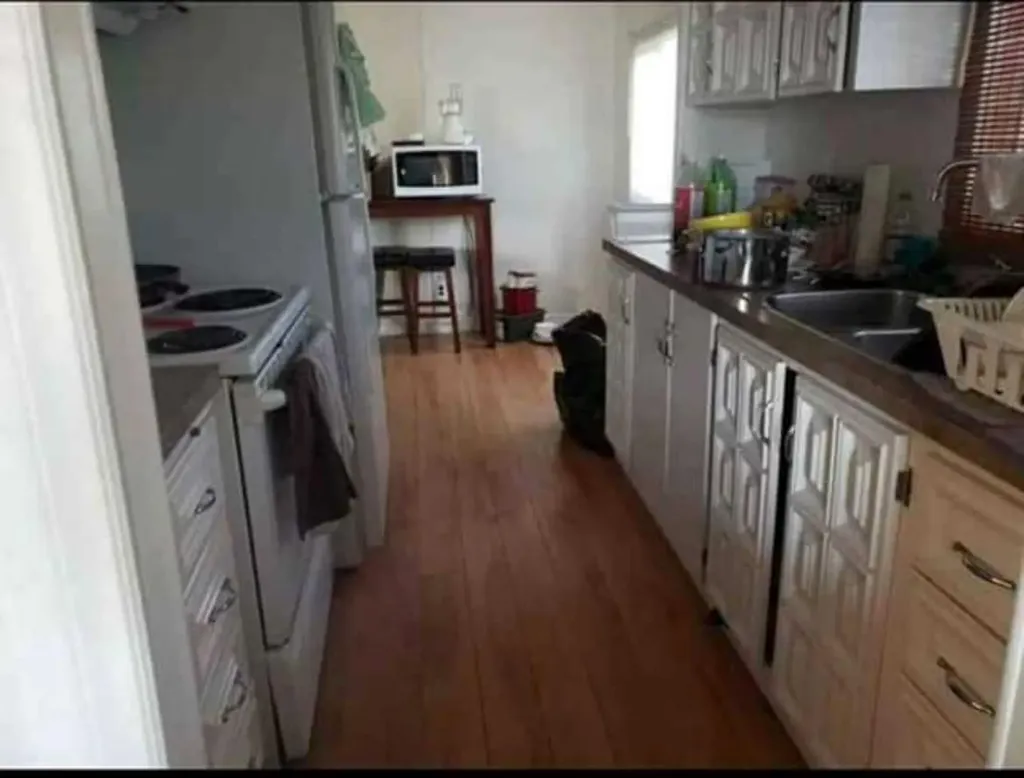 3223 83 Street NW Calgary AB T3B 5N5