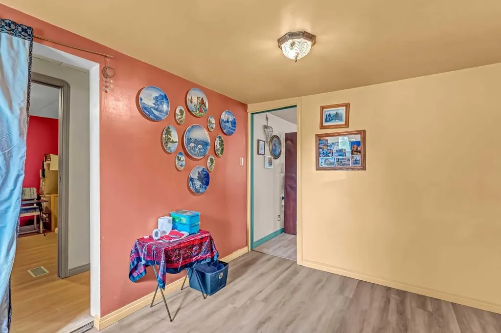612 20 Street NE Medicine Hat AB T1C 1H5