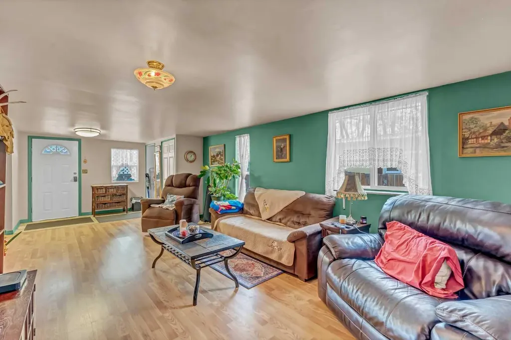 612 20 Street NE Medicine Hat AB T1C 1H5