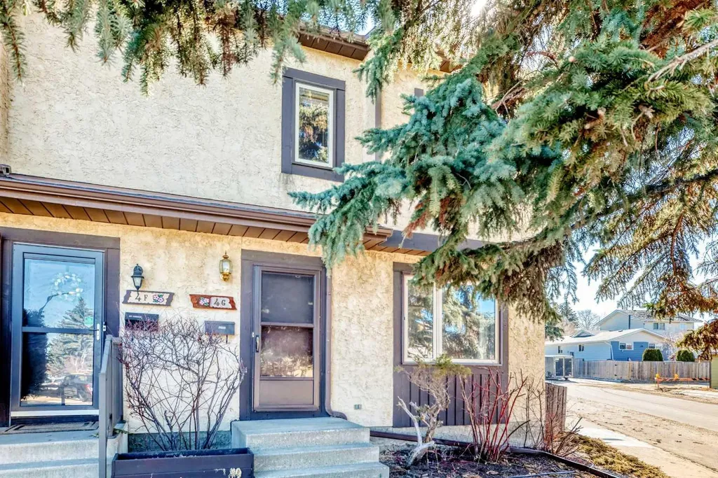 4 Manning Street Red Deer AB T4R 1N6