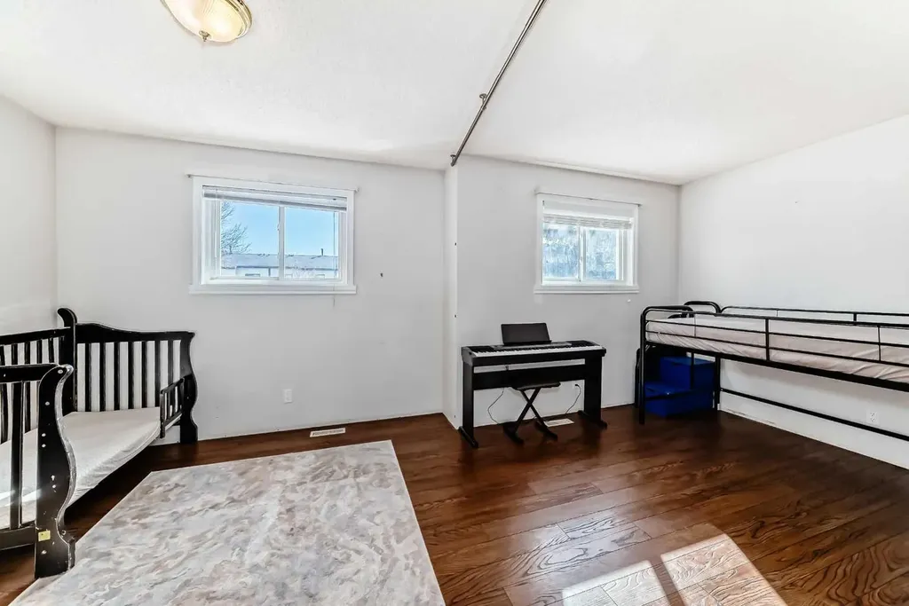4 Manning Street Red Deer AB T4R 1N6