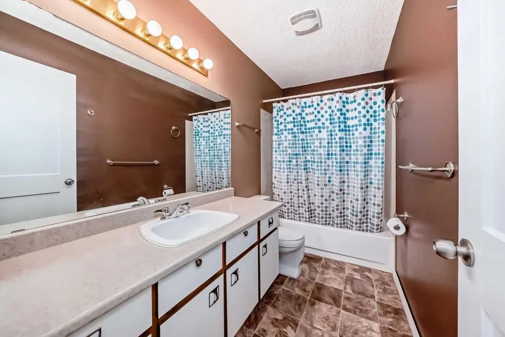 4 Manning Street Red Deer AB T4R 1N6