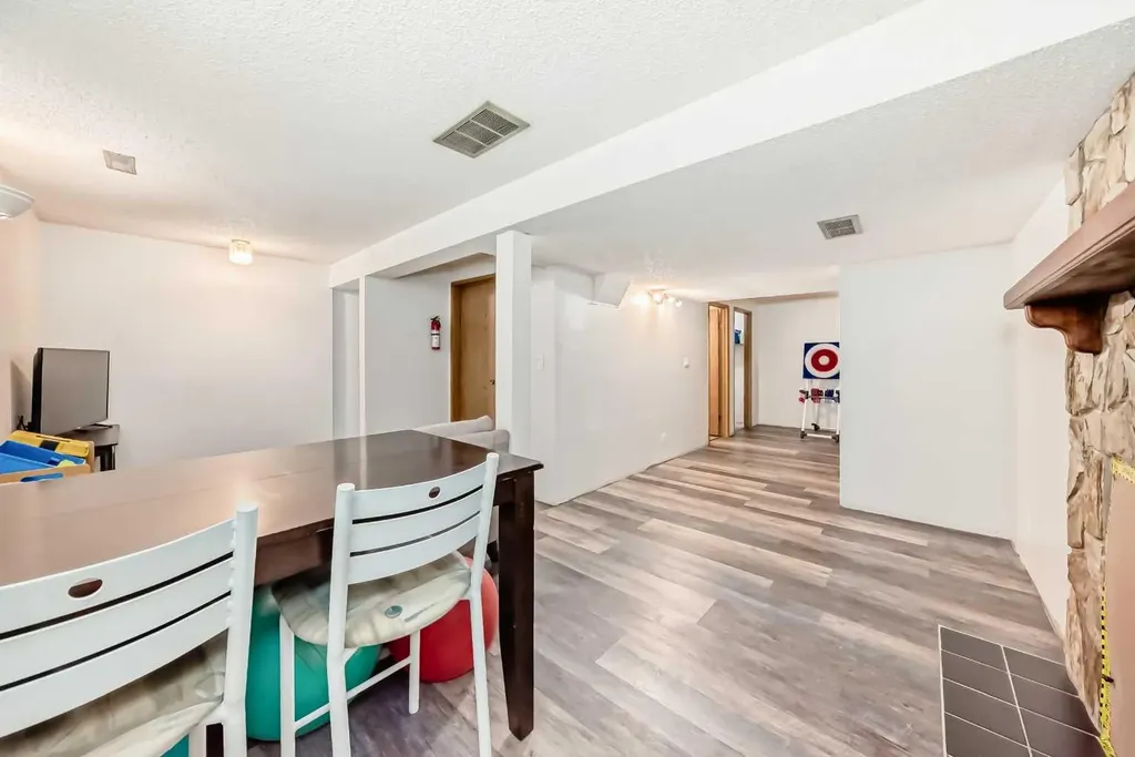 4 Manning Street Red Deer AB T4R 1N6