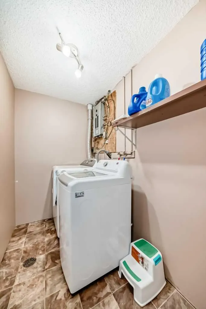 4 Manning Street Red Deer AB T4R 1N6