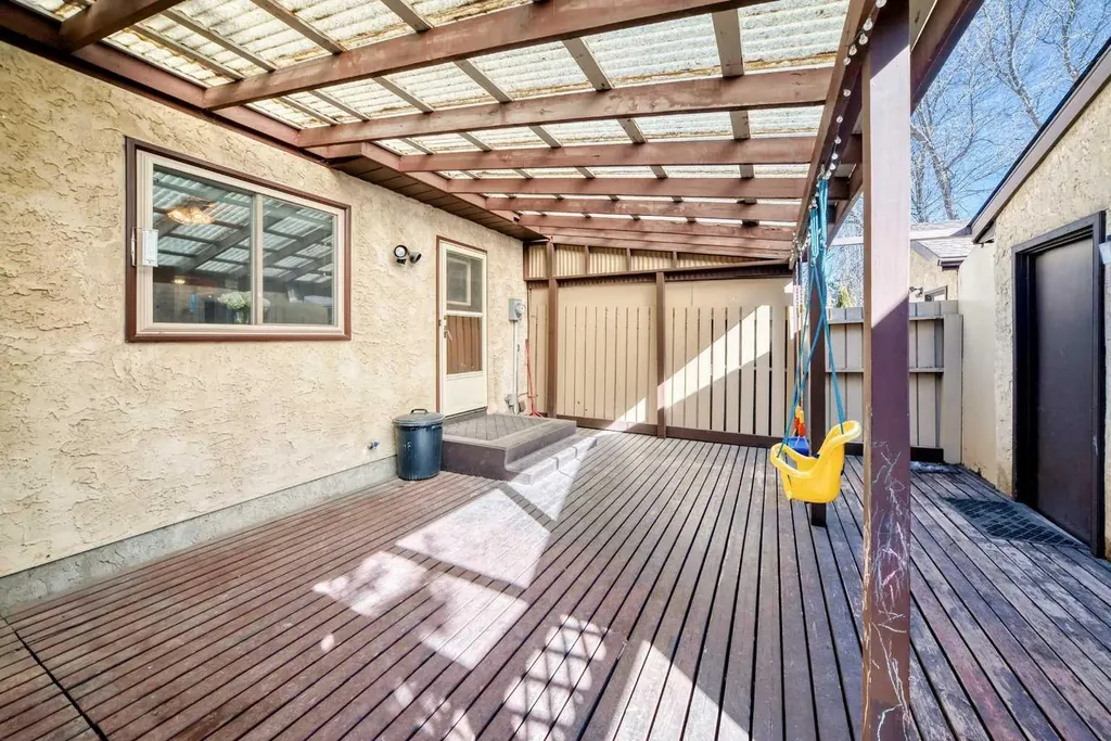 4 Manning Street Red Deer AB T4R 1N6