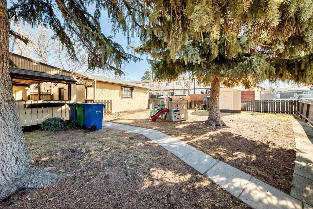 4 Manning Street Red Deer AB T4R 1N6