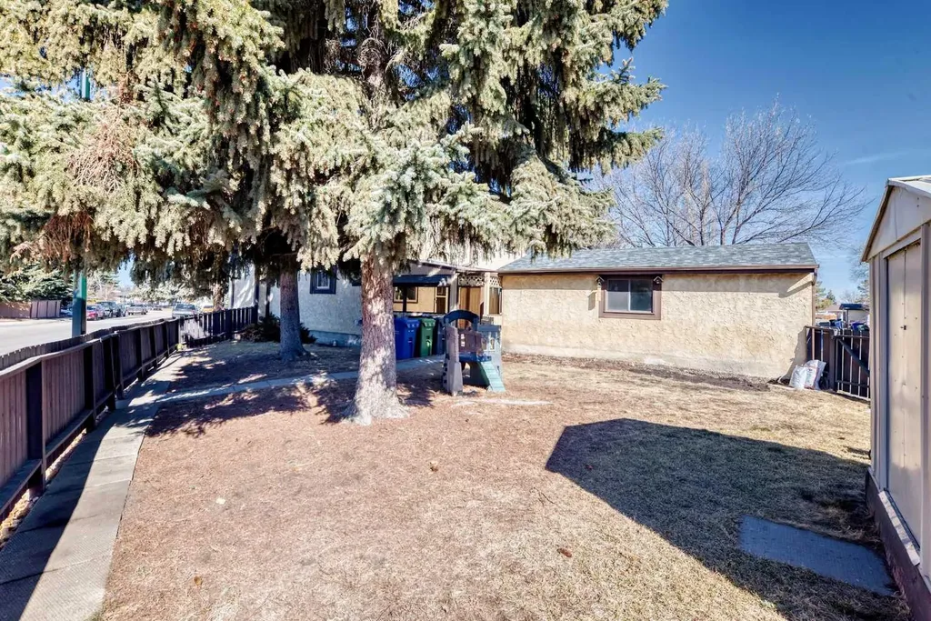4 Manning Street Red Deer AB T4R 1N6