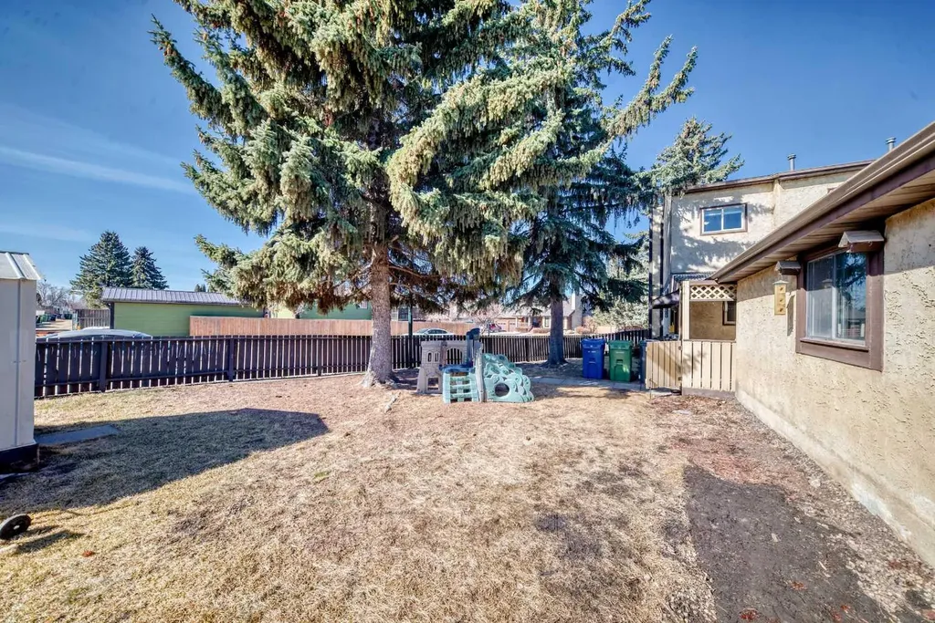 4 Manning Street Red Deer AB T4R 1N6