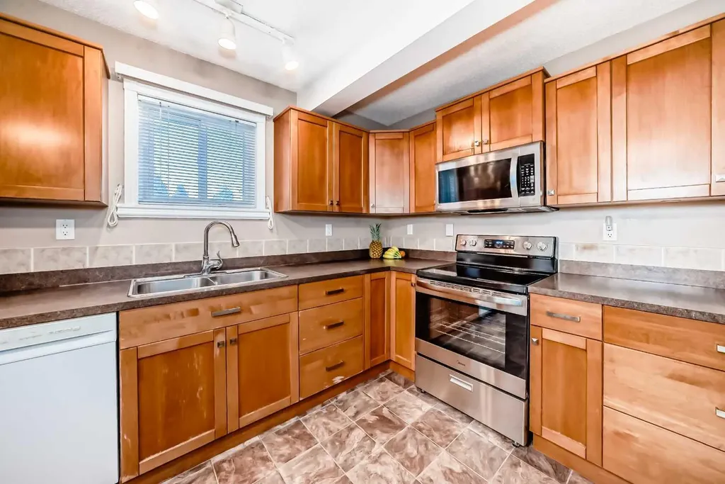 4 Manning Street Red Deer AB T4R 1N6