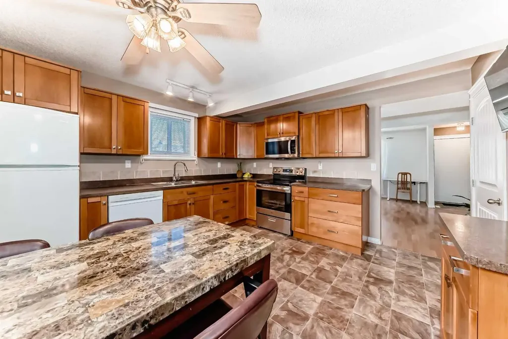 4 Manning Street Red Deer AB T4R 1N6