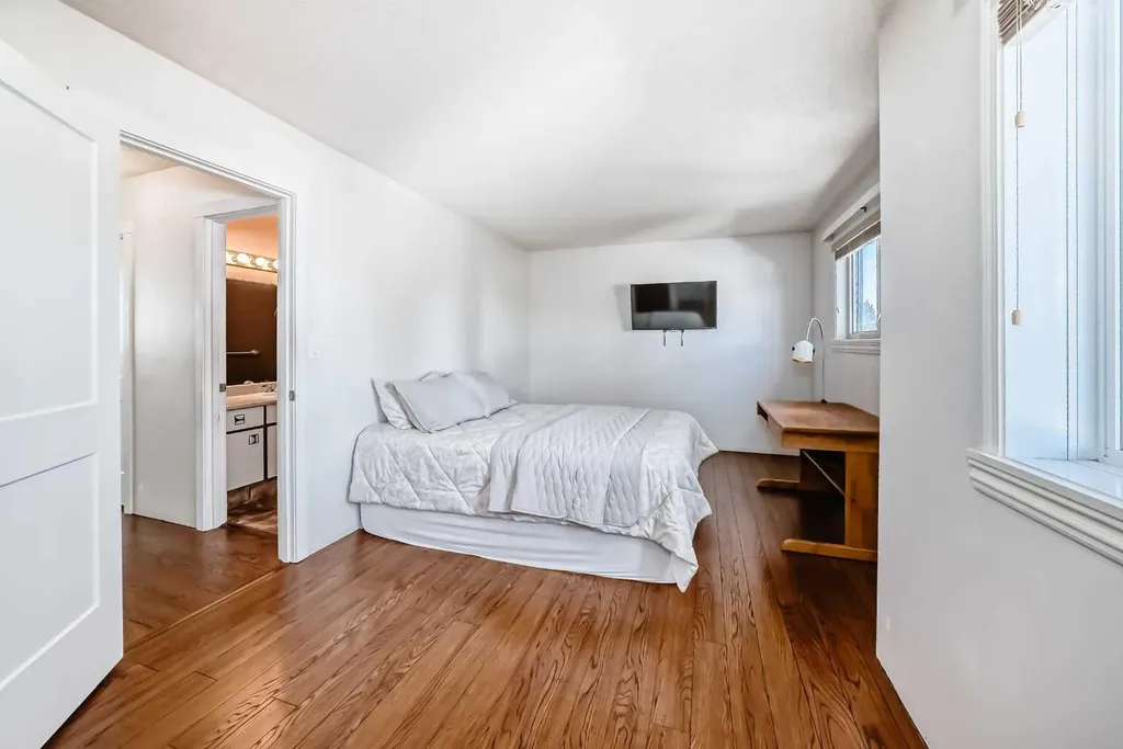 4 Manning Street Red Deer AB T4R 1N6