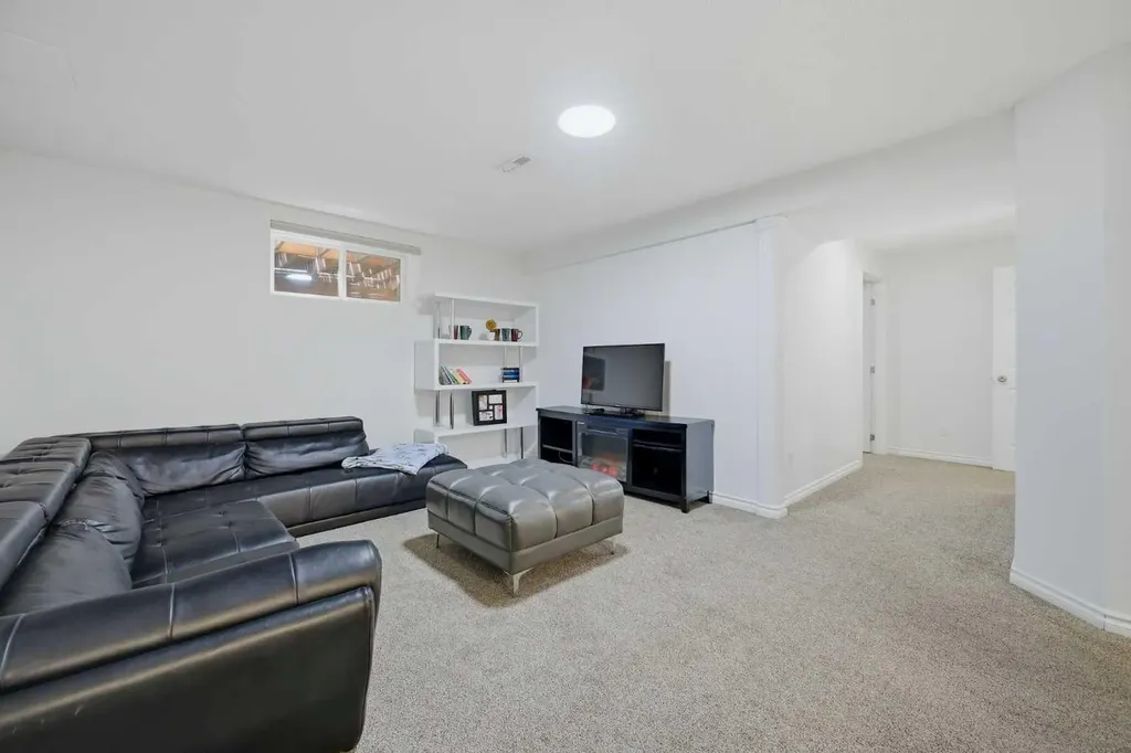 55 Ross Place Crossfield AB T0M 0S0