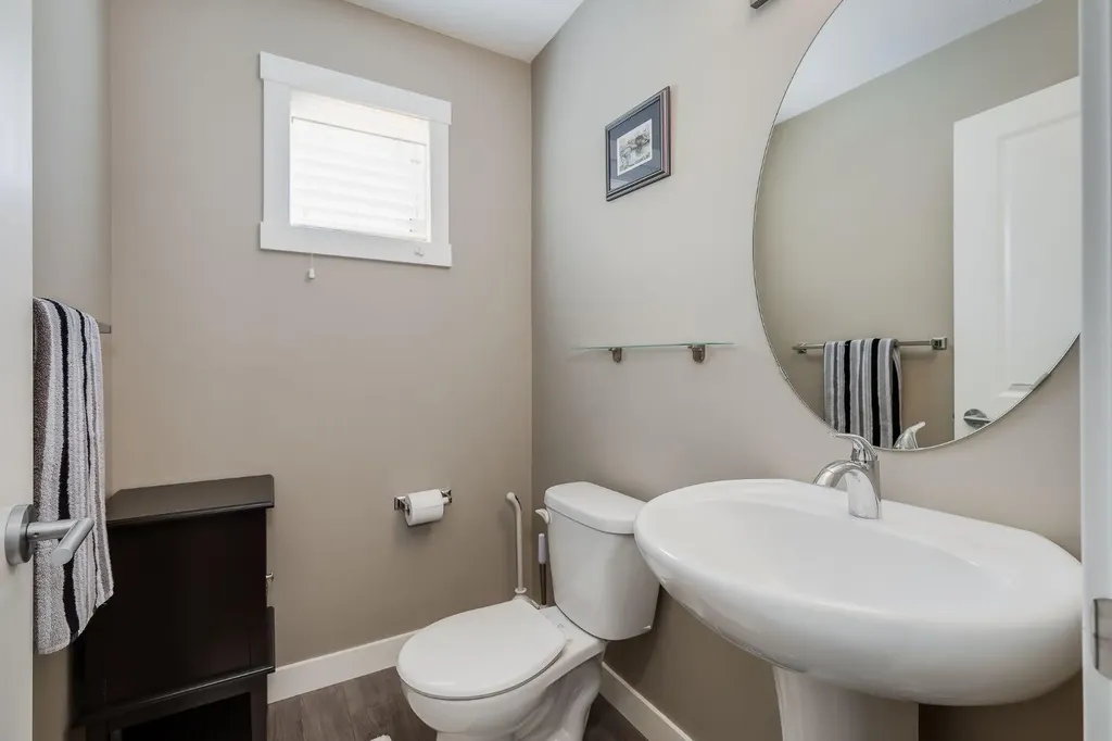 1225 Kings Heights Way SE Airdrie AB T4A 0T7