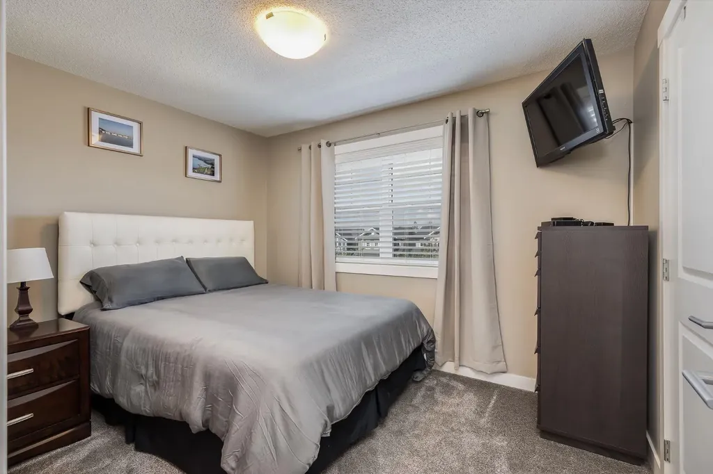1225 Kings Heights Way SE Airdrie AB T4A 0T7