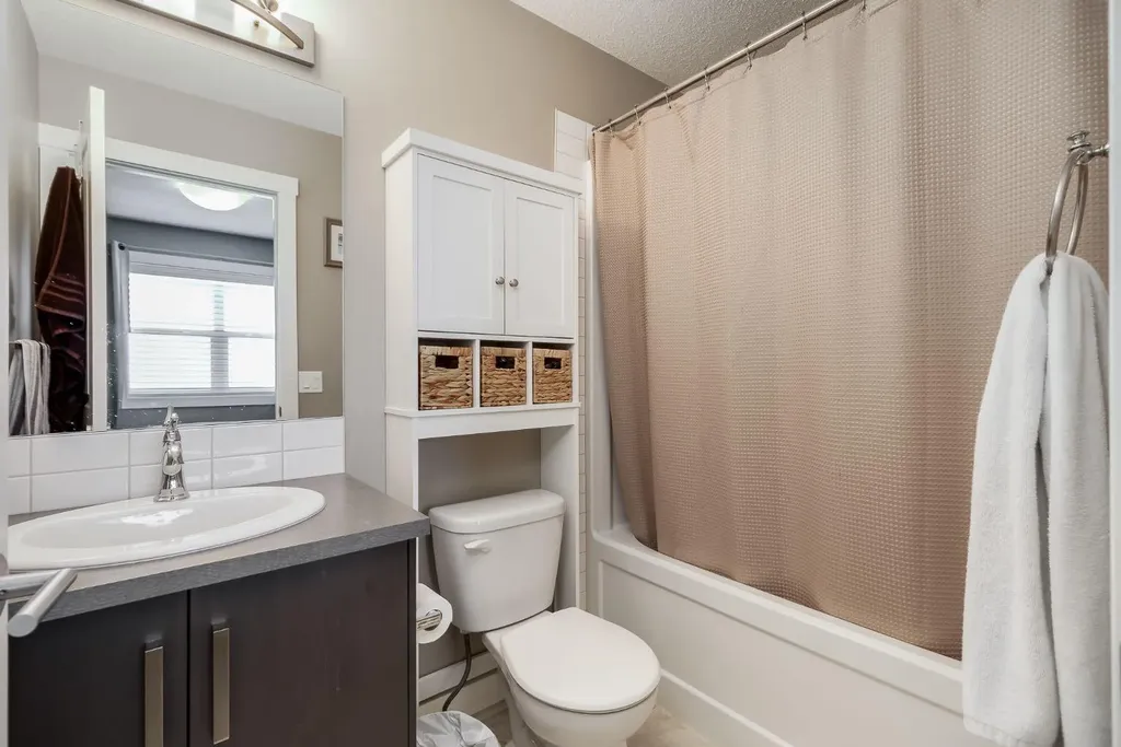 1225 Kings Heights Way SE Airdrie AB T4A 0T7