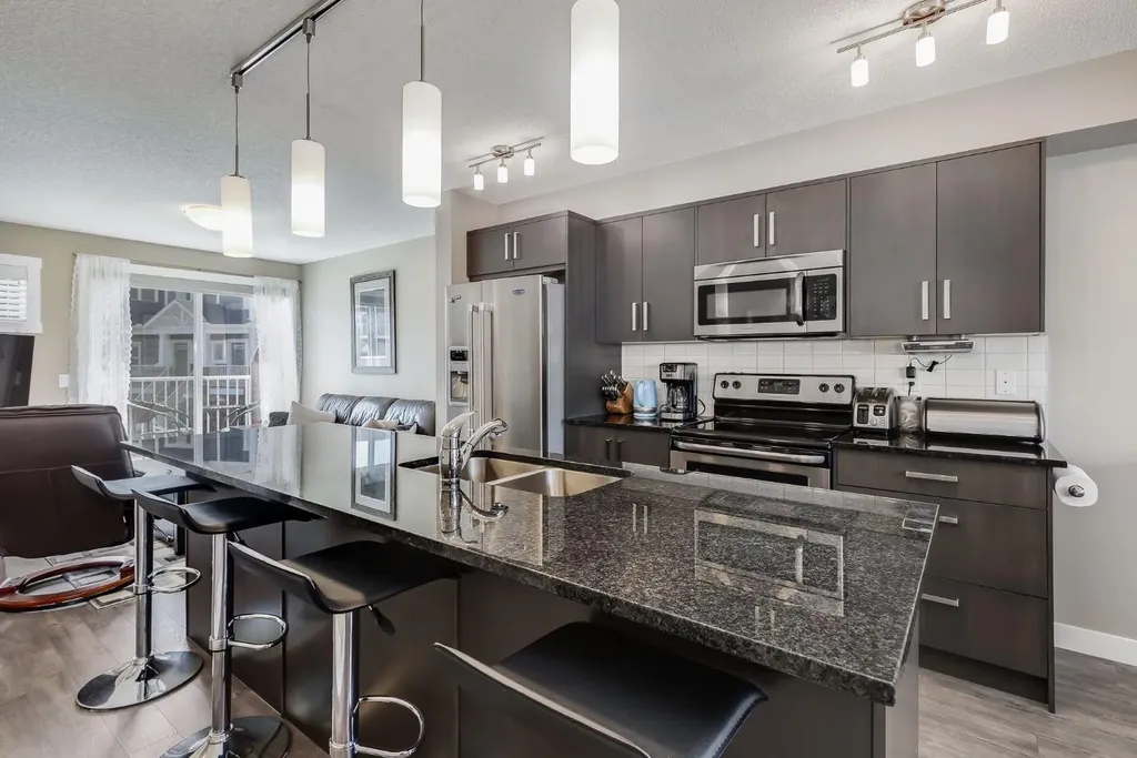 1225 Kings Heights Way SE Airdrie AB T4A 0T7