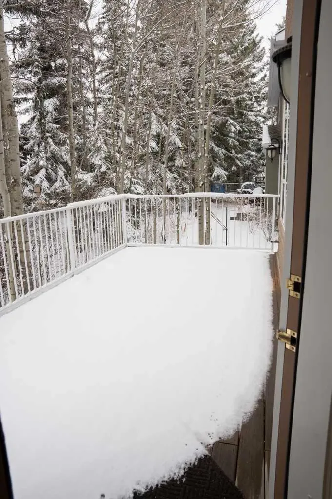 3 Strathridge Bay SW Calgary AB T3H4S1