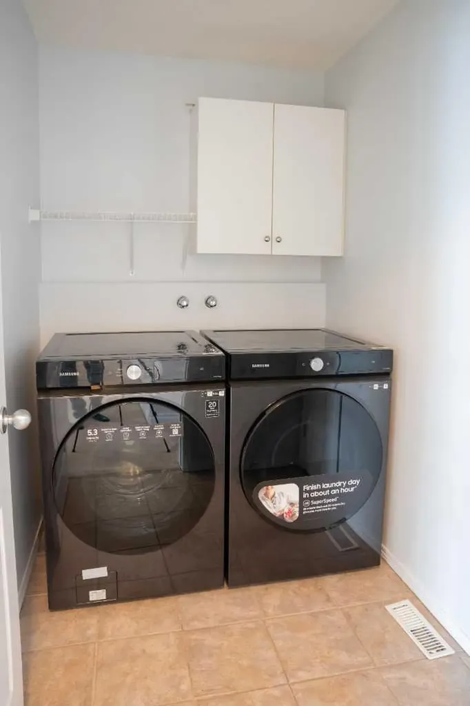 3 Strathridge Bay SW Calgary AB T3H4S1