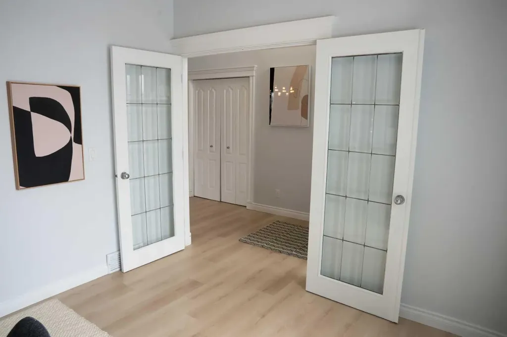 3 Strathridge Bay SW Calgary AB T3H4S1
