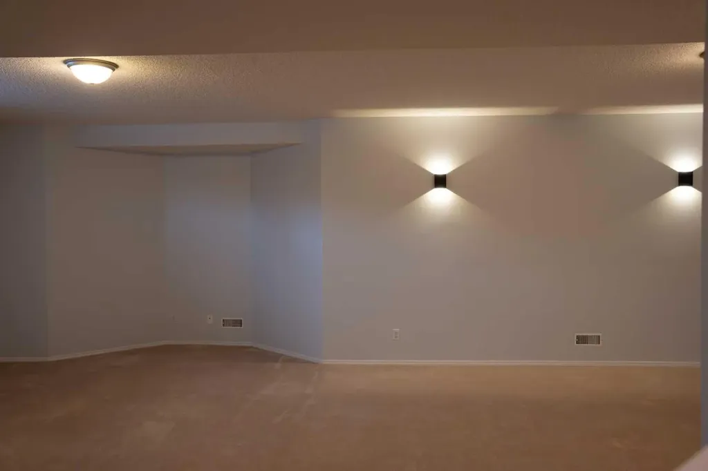 3 Strathridge Bay SW Calgary AB T3H4S1