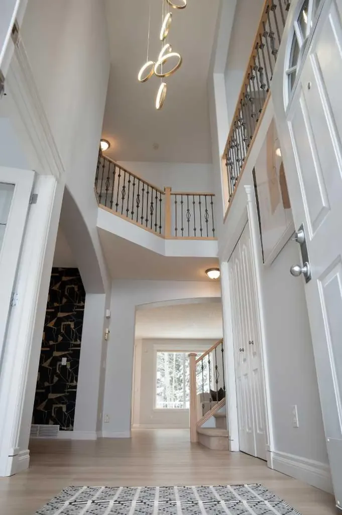3 Strathridge Bay SW Calgary AB T3H4S1