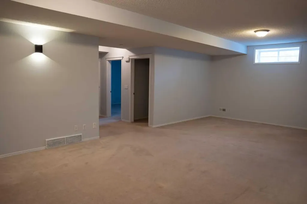 3 Strathridge Bay SW Calgary AB T3H4S1