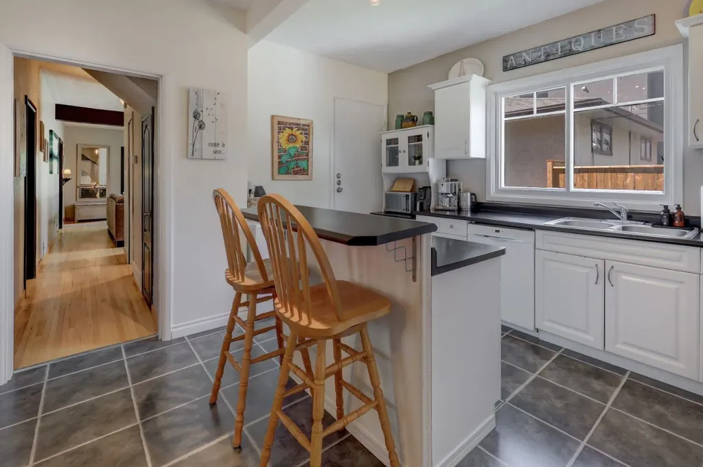 508 9 Street NE Calgary AB T2E 4K5