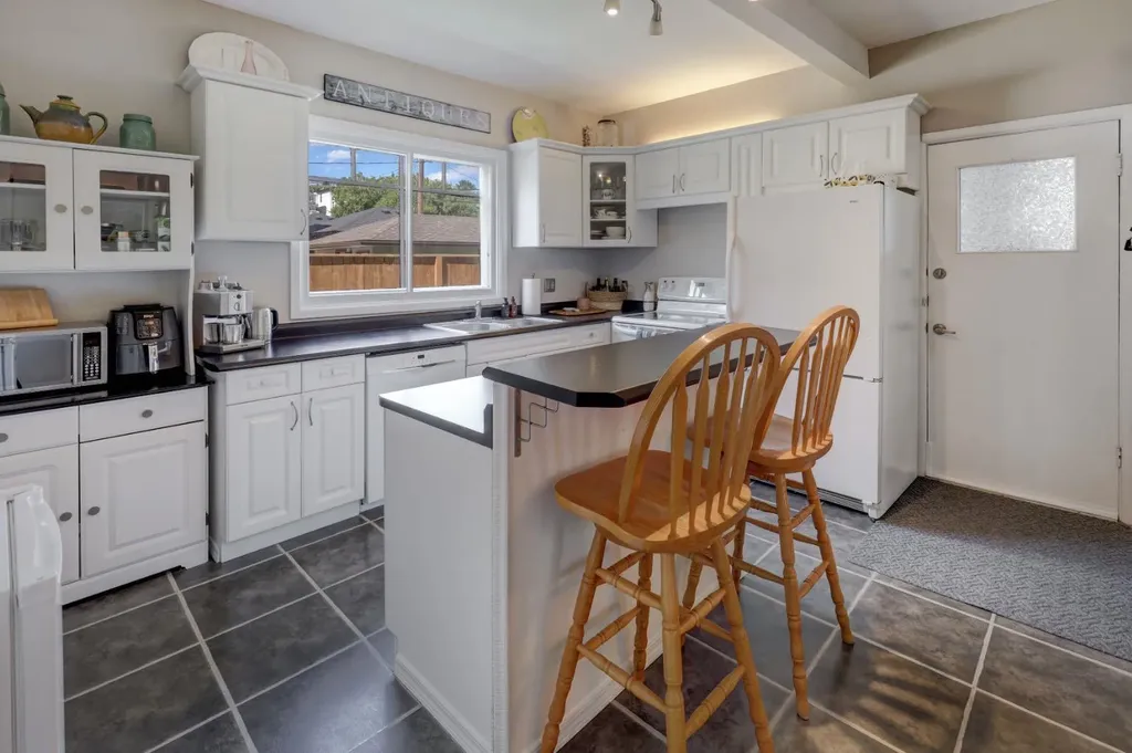 508 9 Street NE Calgary AB T2E 4K5