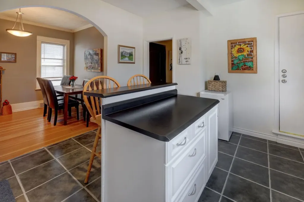 508 9 Street NE Calgary AB T2E 4K5