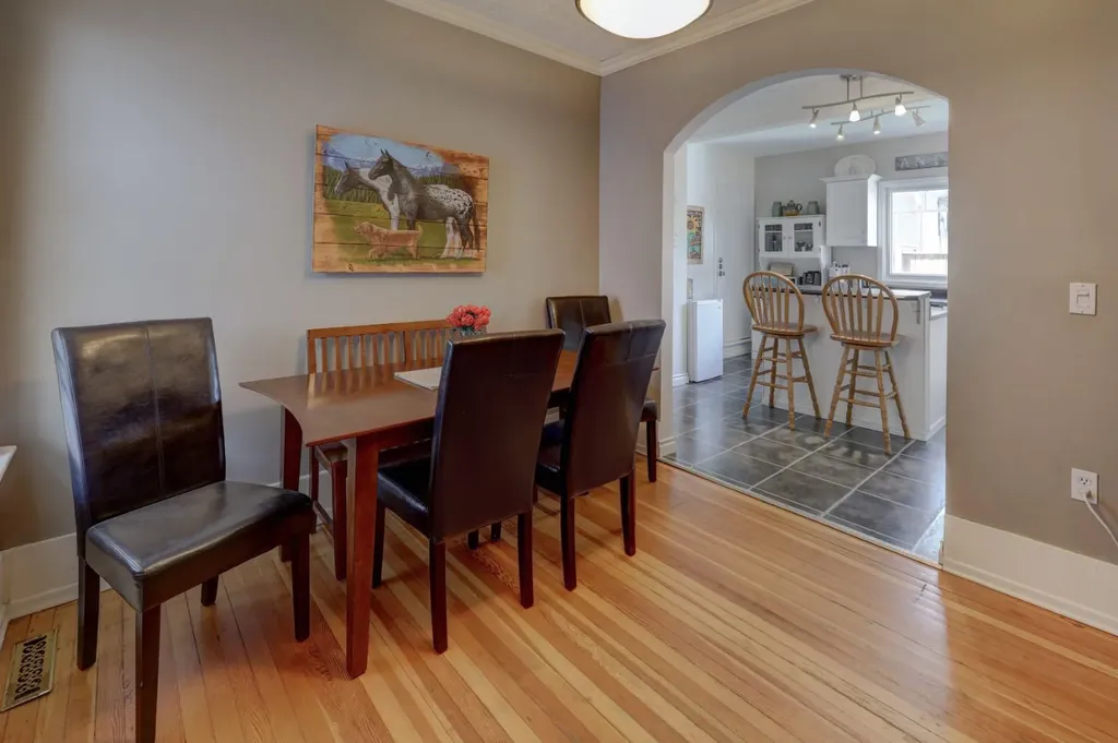 508 9 Street NE Calgary AB T2E 4K5